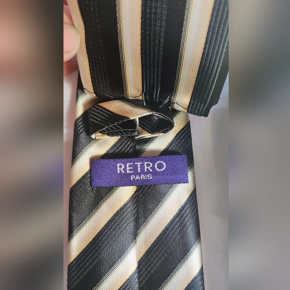 Retro Black and Gold Diagonal Striped Tie. New.. - Picture 3 of 7